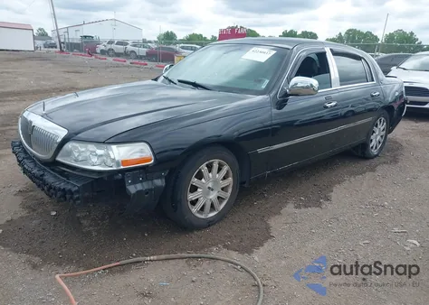 2010 Lincoln Town Car Signature Limited from USA, damaged, VIN 2LNBL8CVXAX619130